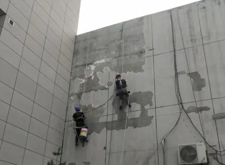 乌拉特前楼顶漏水维修公司分享下乌拉特前外墙防水的注意事项
