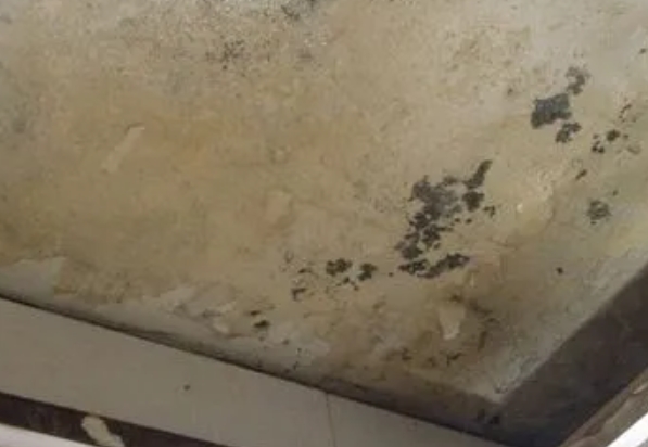 乌拉特前阳台漏水维修公司分享下乌拉特前卫生间渗水维修需要注意哪些问题。