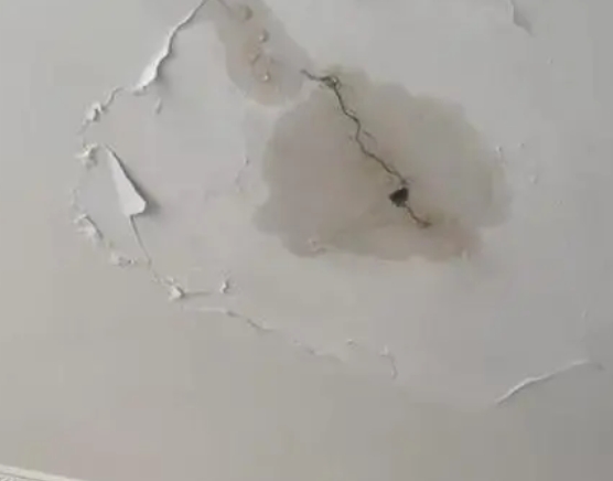 乌拉特前阳台漏水维修公司分享下屋面防水工程质量问题原因分析
